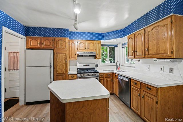22780 Manning Street, Farmington, MI 48336