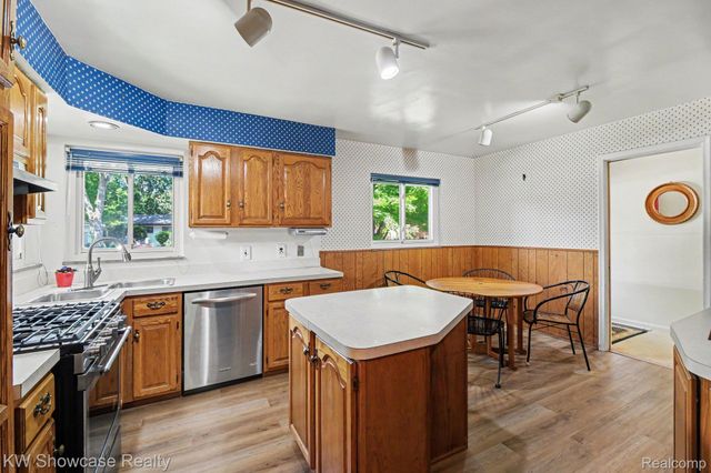 22780 Manning Street, Farmington, MI 48336