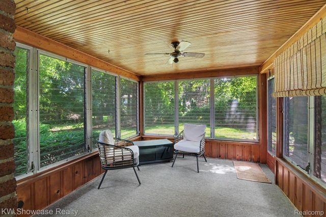 22780 Manning Street, Farmington, MI 48336