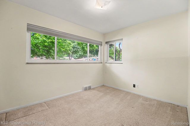 22780 Manning Street, Farmington, MI 48336