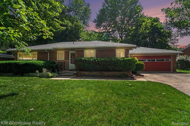 22780 Manning Street, Farmington, MI 48336