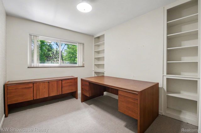 22780 Manning Street, Farmington, MI 48336