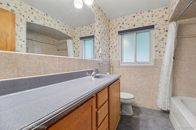 22780 Manning Street, Farmington, MI 48336