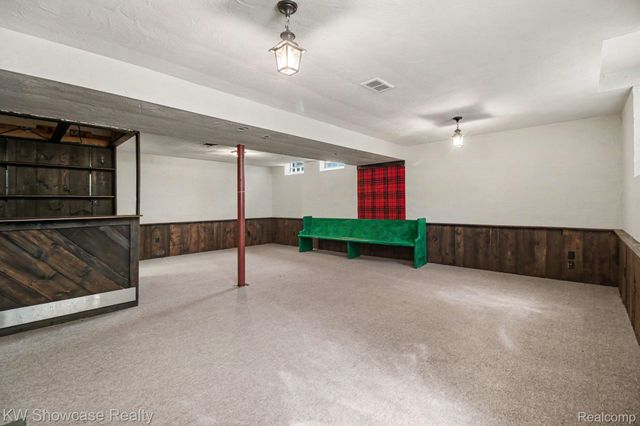 22780 Manning Street, Farmington, MI 48336