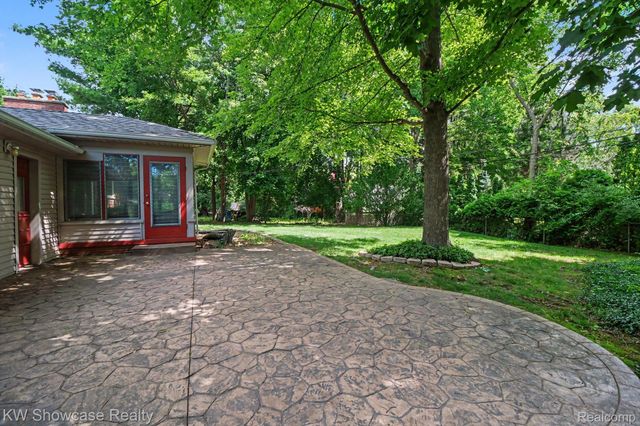 22780 Manning Street, Farmington, MI 48336