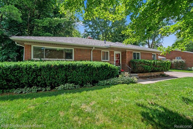22780 Manning Street, Farmington, MI 48336