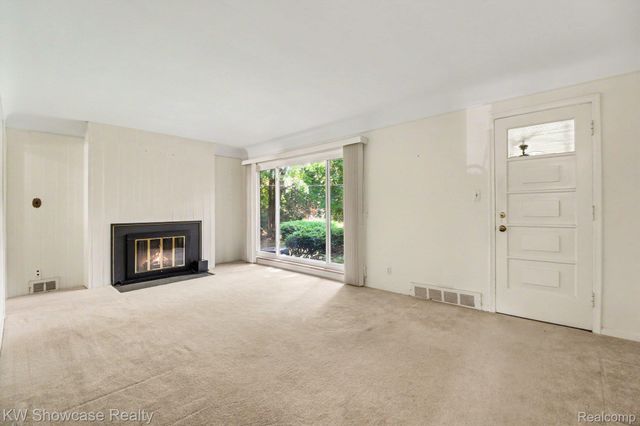 22780 Manning Street, Farmington, MI 48336