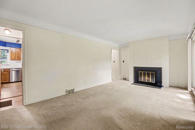 22780 Manning Street, Farmington, MI 48336
