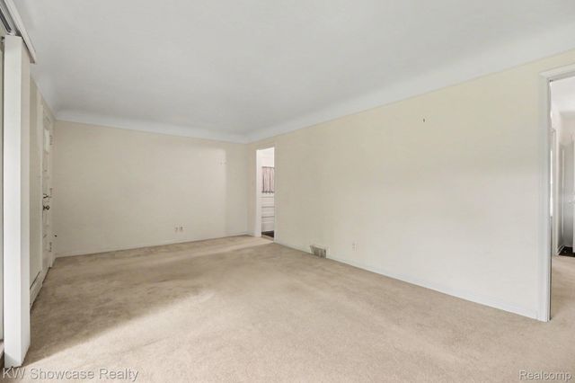 22780 Manning Street, Farmington, MI 48336