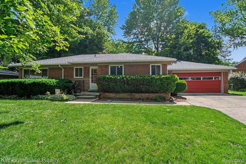 22780 Manning Street, Farmington, MI 48336