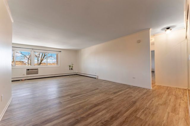10015 Beverly Drive 404, Skokie, IL 60076