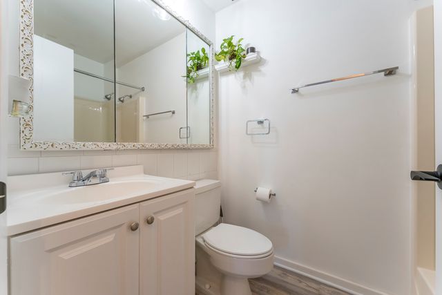 10015 Beverly Drive 404, Skokie, IL 60076