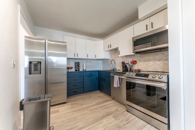 10015 Beverly Drive 404, Skokie, IL 60076