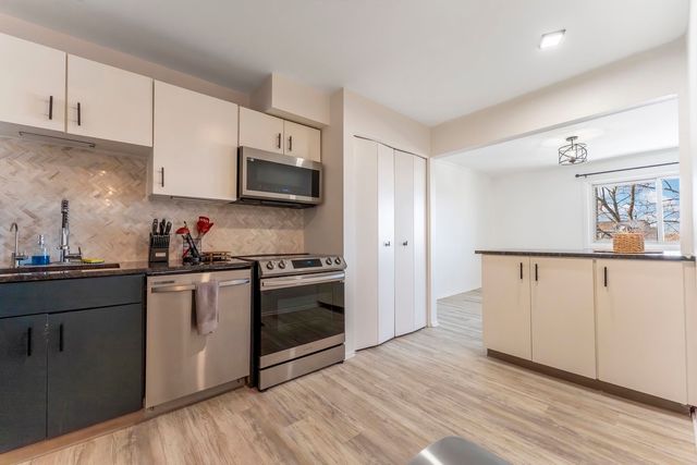 10015 Beverly Drive 404, Skokie, IL 60076