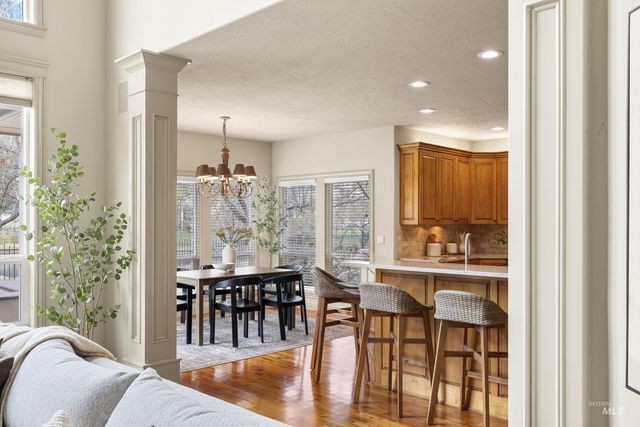 566 E Greencreek Ct, Eagle, ID 83616