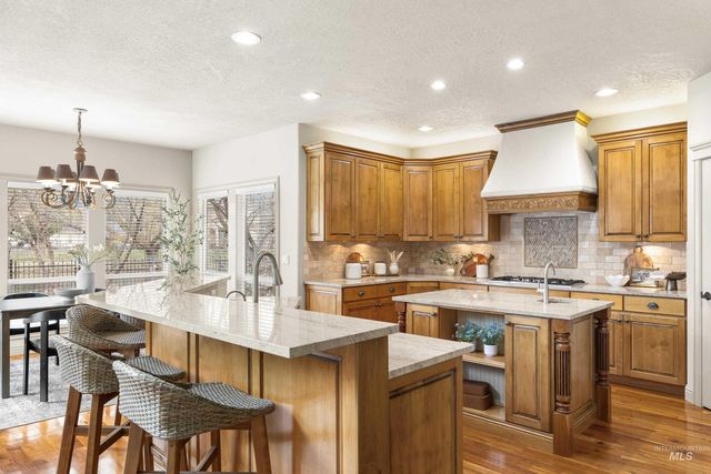 566 E Greencreek Ct, Eagle, ID 83616