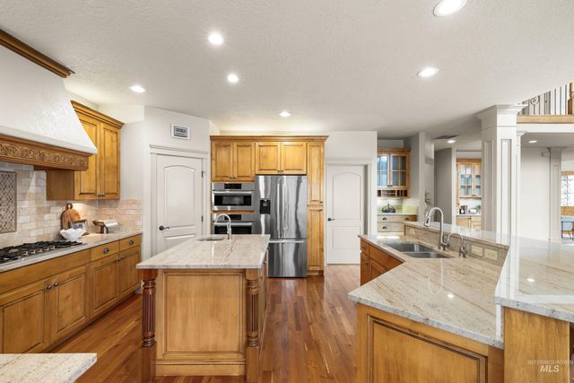 566 E Greencreek Ct, Eagle, ID 83616