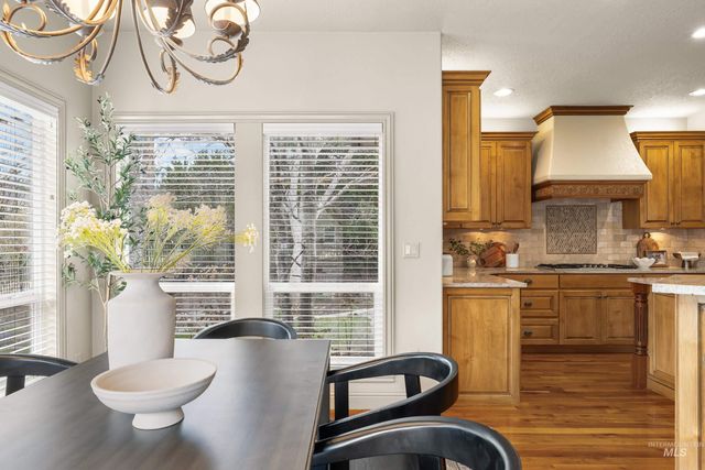 566 E Greencreek Ct, Eagle, ID 83616