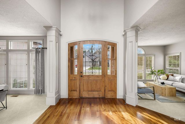 566 E Greencreek Ct, Eagle, ID 83616