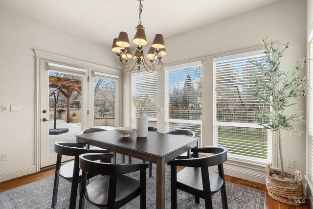 566 E Greencreek Ct, Eagle, ID 83616