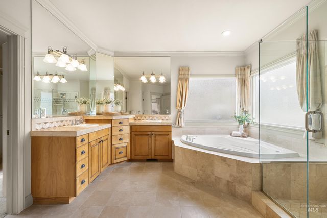 566 E Greencreek Ct, Eagle, ID 83616