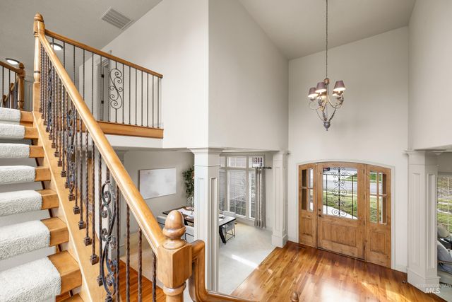 566 E Greencreek Ct, Eagle, ID 83616