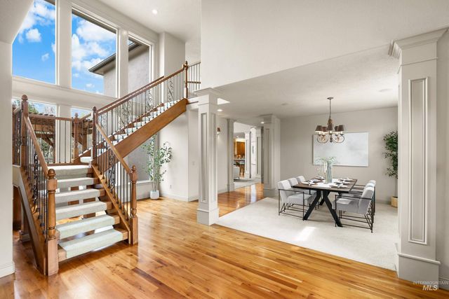 566 E Greencreek Ct, Eagle, ID 83616