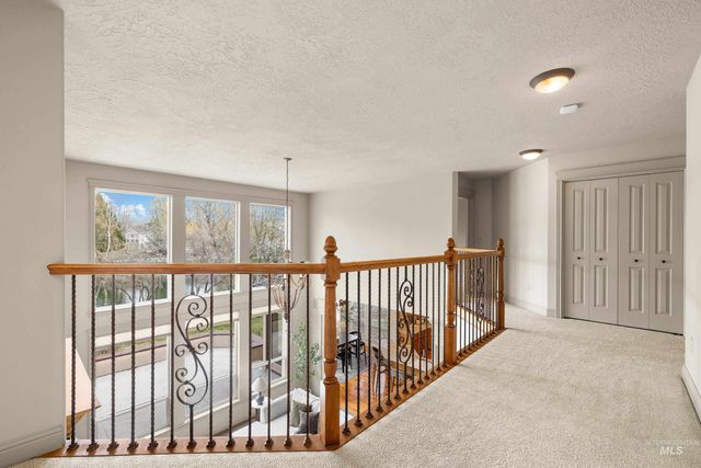 566 E Greencreek Ct, Eagle, ID 83616