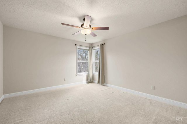 566 E Greencreek Ct, Eagle, ID 83616