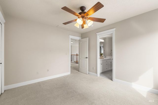 566 E Greencreek Ct, Eagle, ID 83616