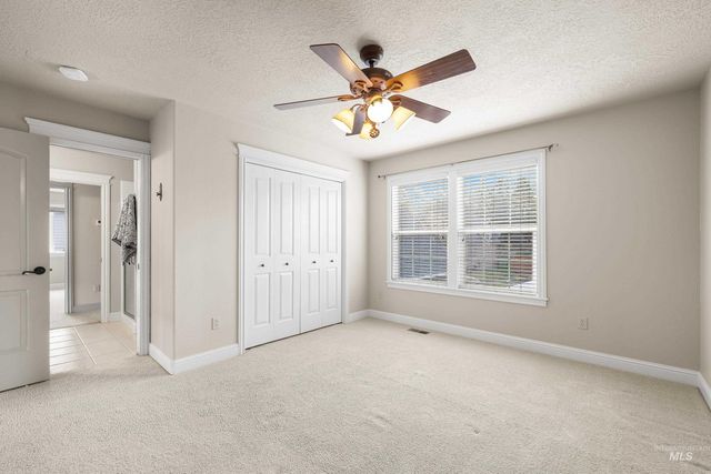 566 E Greencreek Ct, Eagle, ID 83616