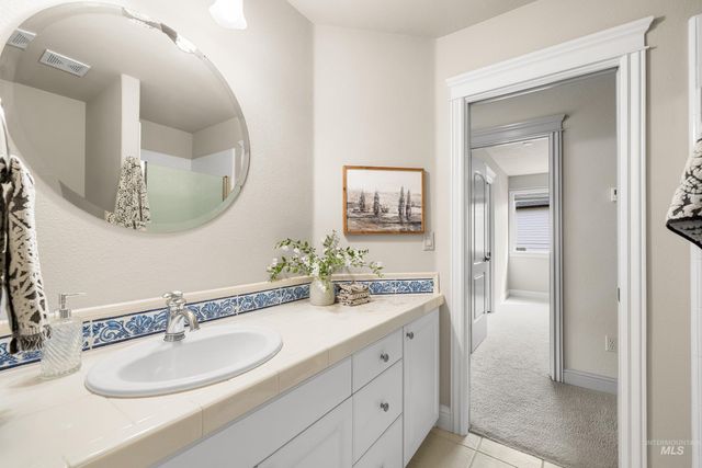 566 E Greencreek Ct, Eagle, ID 83616