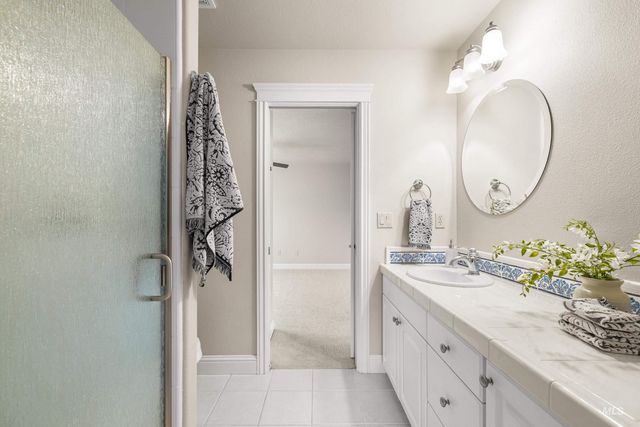 566 E Greencreek Ct, Eagle, ID 83616