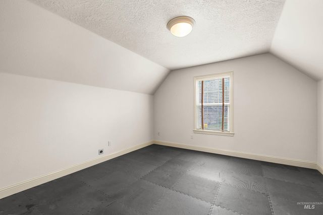 566 E Greencreek Ct, Eagle, ID 83616