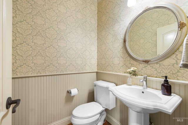 566 E Greencreek Ct, Eagle, ID 83616