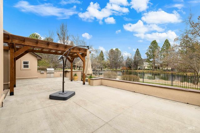 566 E Greencreek Ct, Eagle, ID 83616