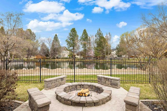 566 E Greencreek Ct, Eagle, ID 83616