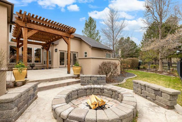 566 E Greencreek Ct, Eagle, ID 83616