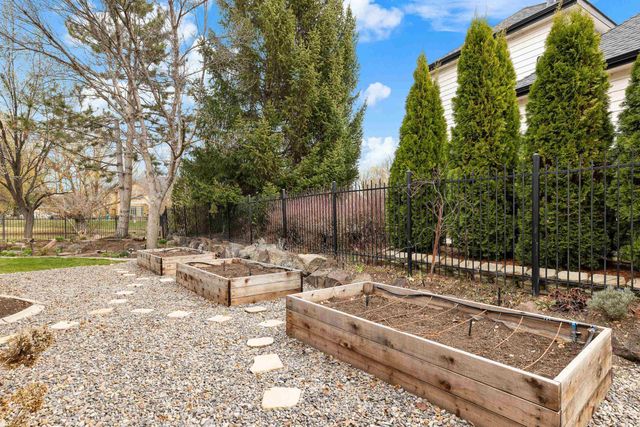 566 E Greencreek Ct, Eagle, ID 83616