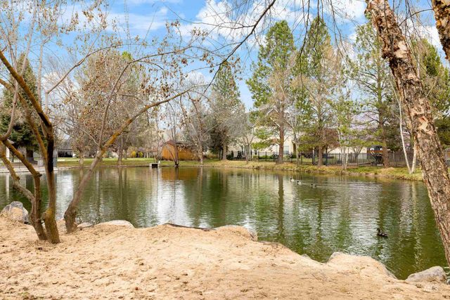 566 E Greencreek Ct, Eagle, ID 83616