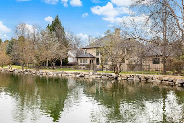 566 E Greencreek Ct, Eagle, ID 83616