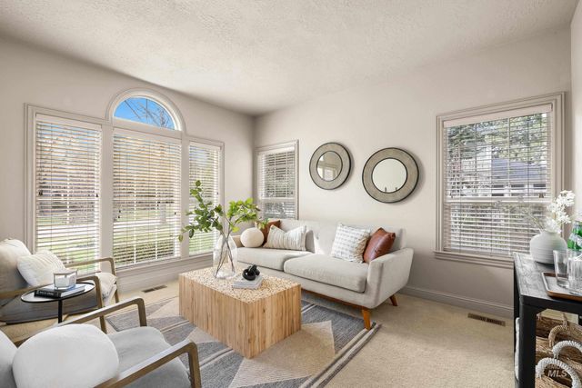 566 E Greencreek Ct, Eagle, ID 83616