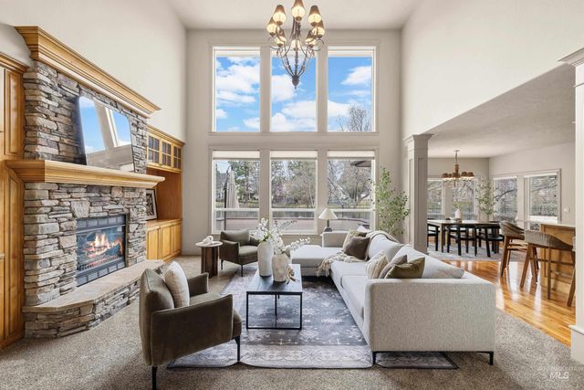 566 E Greencreek Ct, Eagle, ID 83616