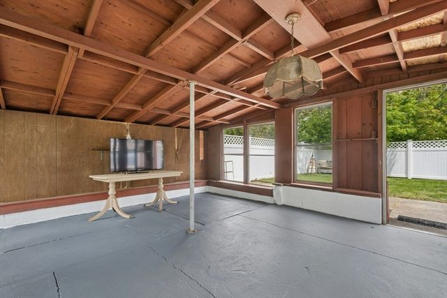 31 Villa Rd, Shrewsbury, MA 01545