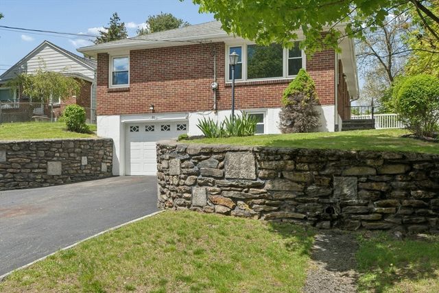 31 Villa Rd, Shrewsbury, MA 01545