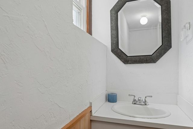 31 Villa Rd, Shrewsbury, MA 01545