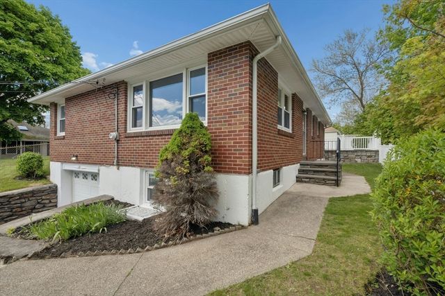 31 Villa Rd, Shrewsbury, MA 01545