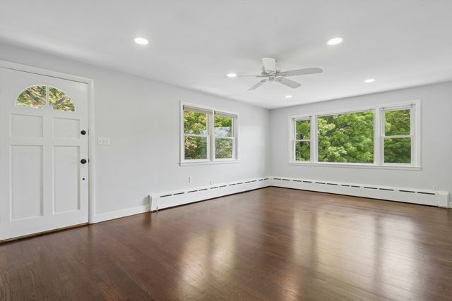 31 Villa Rd, Shrewsbury, MA 01545