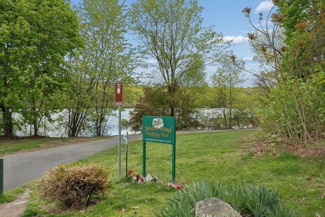 31 Villa Rd, Shrewsbury, MA 01545