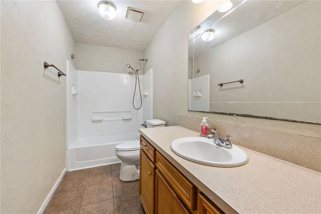 3239 Red Robin Loop, Bryan, TX 77802